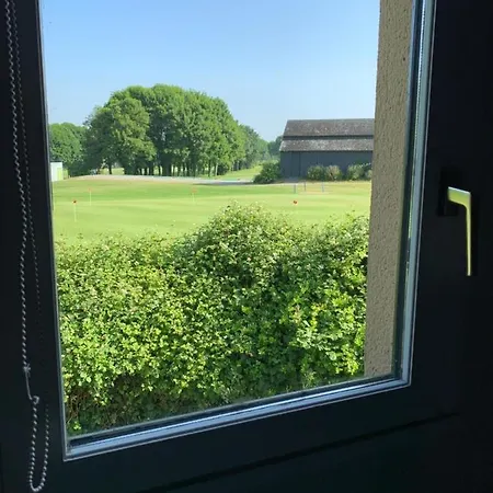 Yvel Au Pied Du Au Duc, Son Golf Et Sa Base Nautique Hébergement de vacances